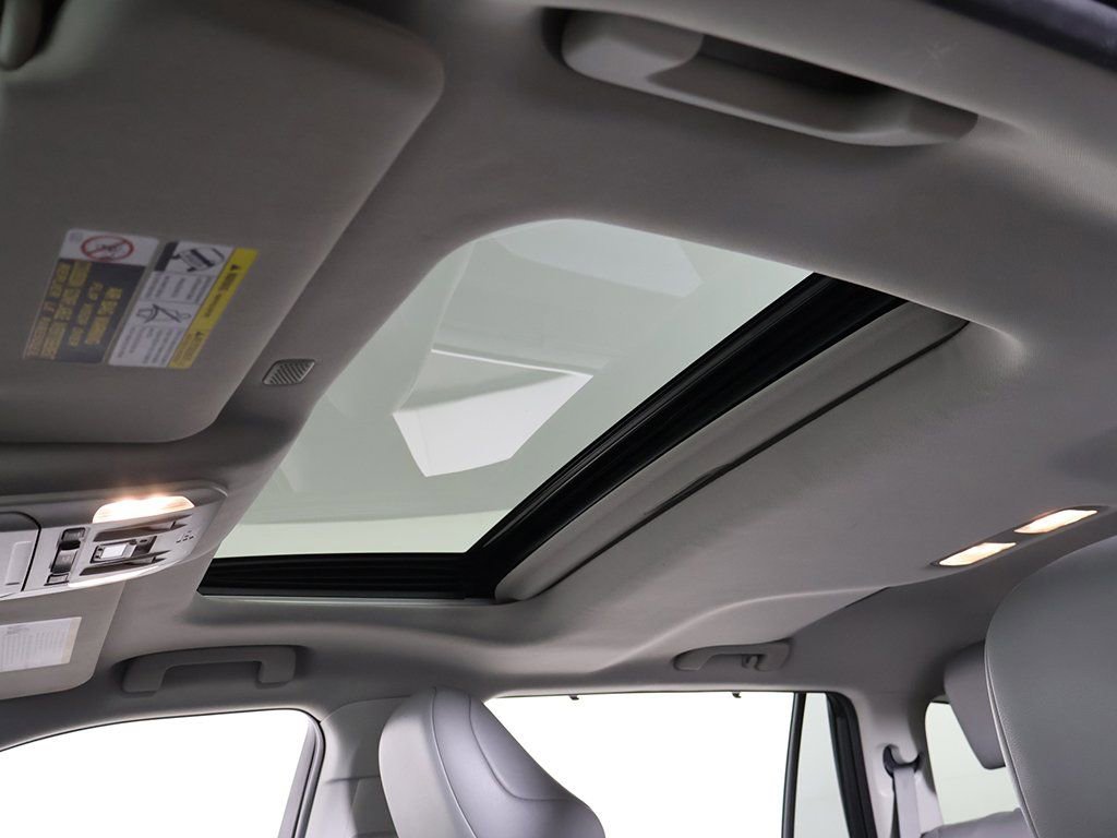 Used 2022 Toyota Highlander XLE image 23