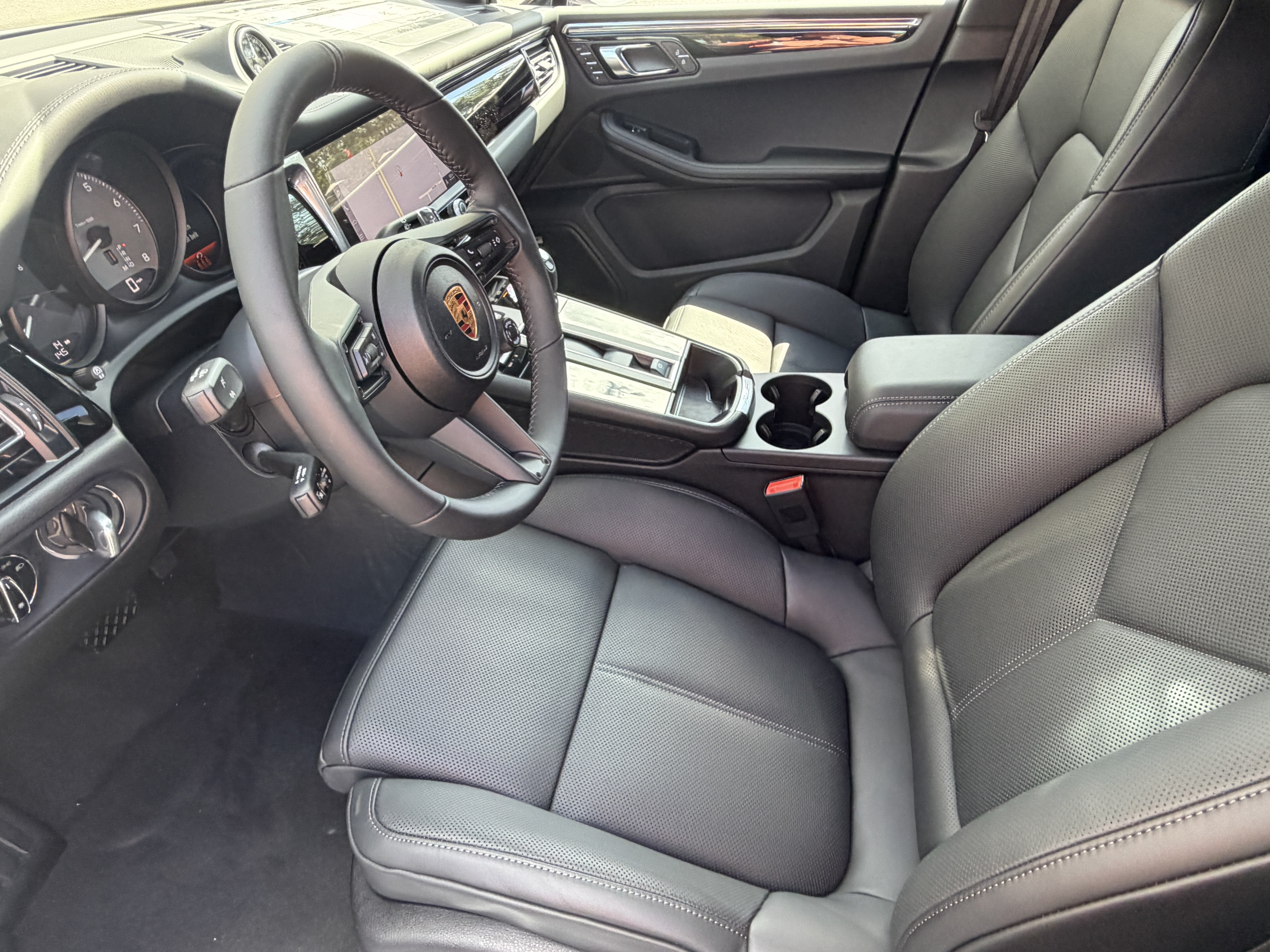 New 2026 Porsche Macan S AWD/4WD image 4