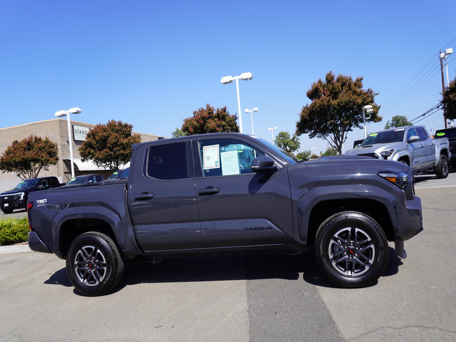 Used 2025 Toyota Tacoma TRD Sport w/ TRD Sport Upgrade Package AWD/4WD image 4