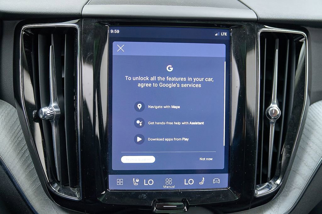 Certified 2025 Volvo XC60 B5 Plus AWD/4WD image 30
