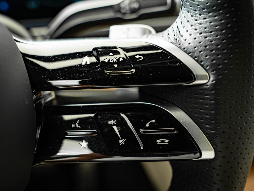 Used 2025 Mercedes-Benz GLS 450 4MATIC image 30