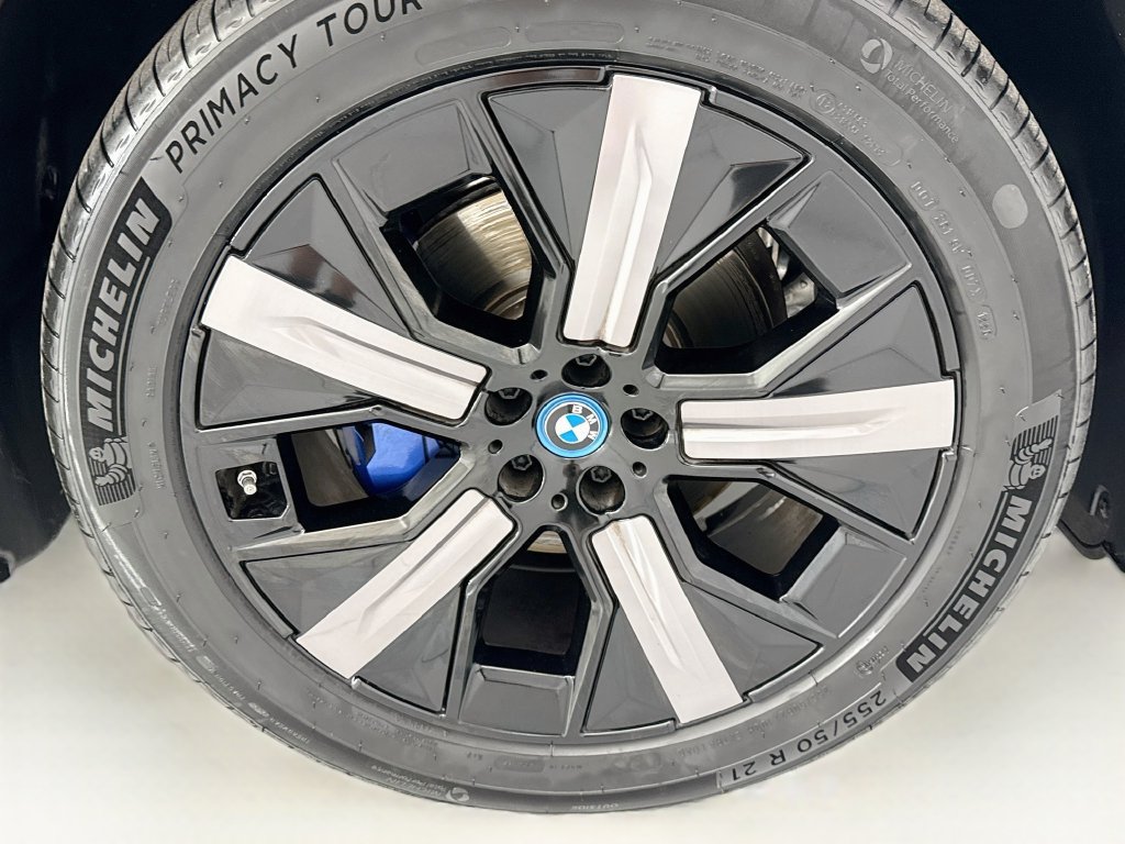 Certified 2024 BMW iX xDrive50 w/ Premium Package AWD/4WD image 30