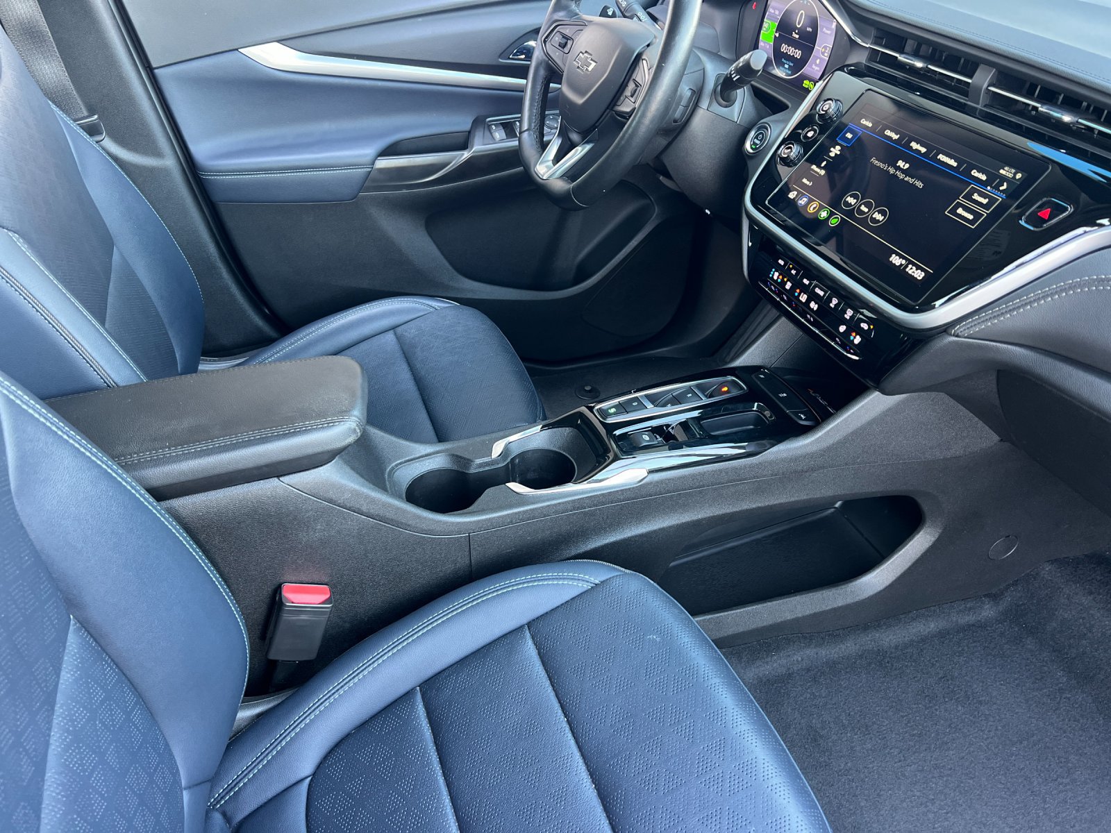 Used 2023 Chevrolet Bolt EUV LT w/ Convenience Package FWD image 16
