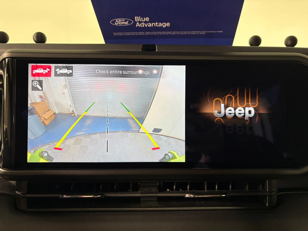 Used 2025 Jeep Gladiator Rubicon AWD/4WD image 17