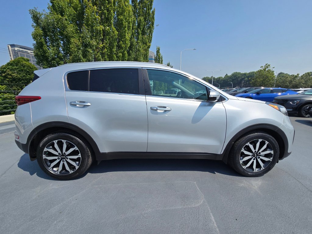 Used 2017 Kia Sportage EX w/ EX Technology Package FWD image 2