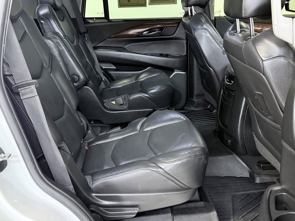 Used 2018 Cadillac Escalade Luxury image 14