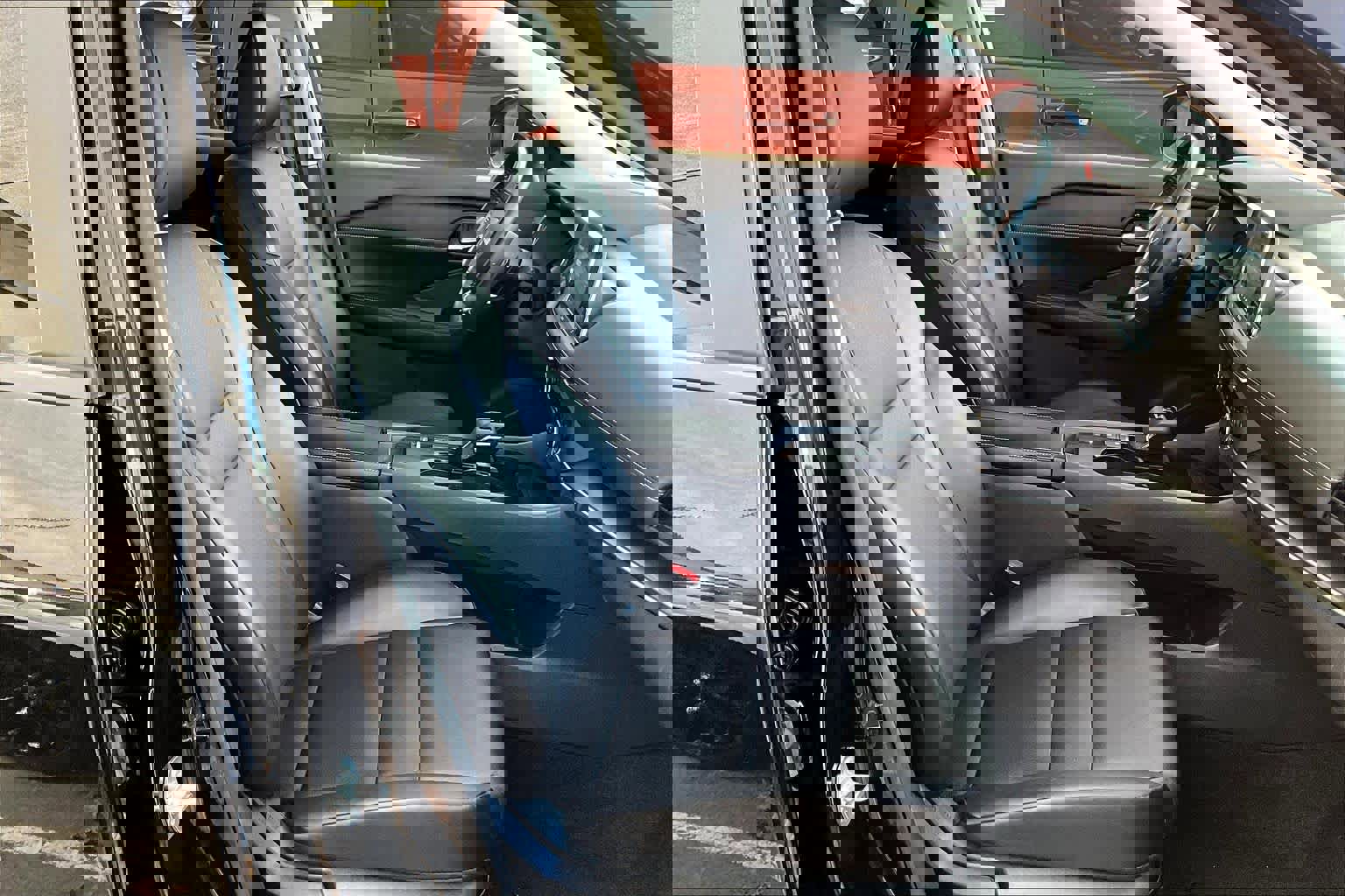 Used 2023 Nissan Rogue SV w/ SV Premium B Package image 8