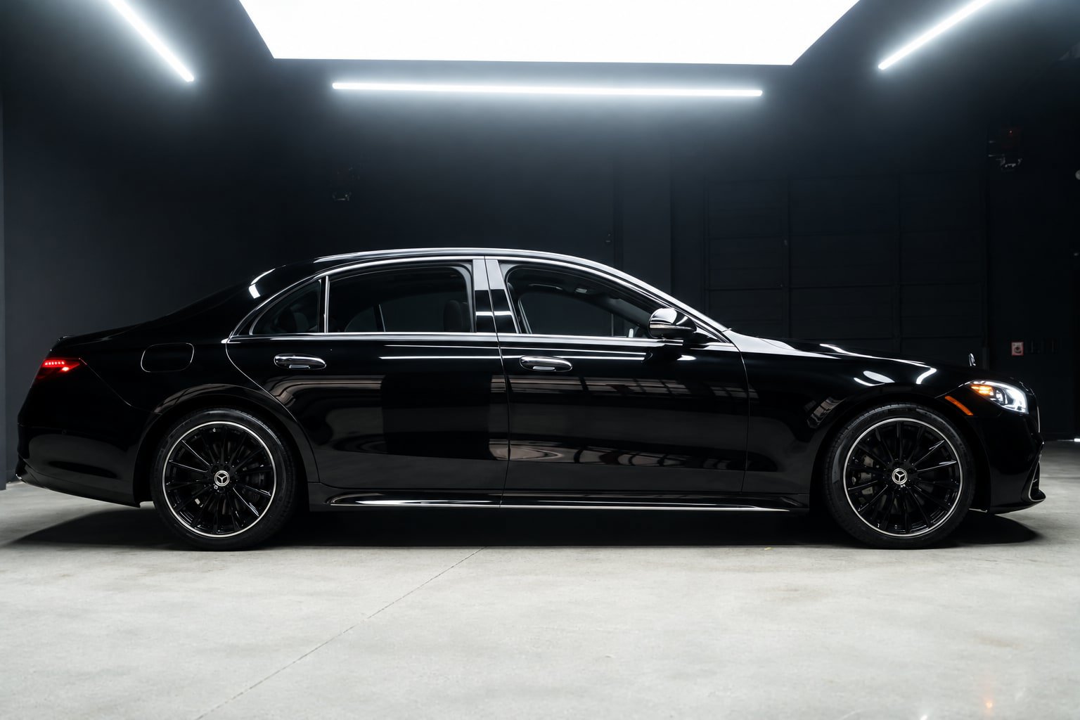 Used 2023 Mercedes-Benz S 500 4MATIC w/ AMG Line image 6