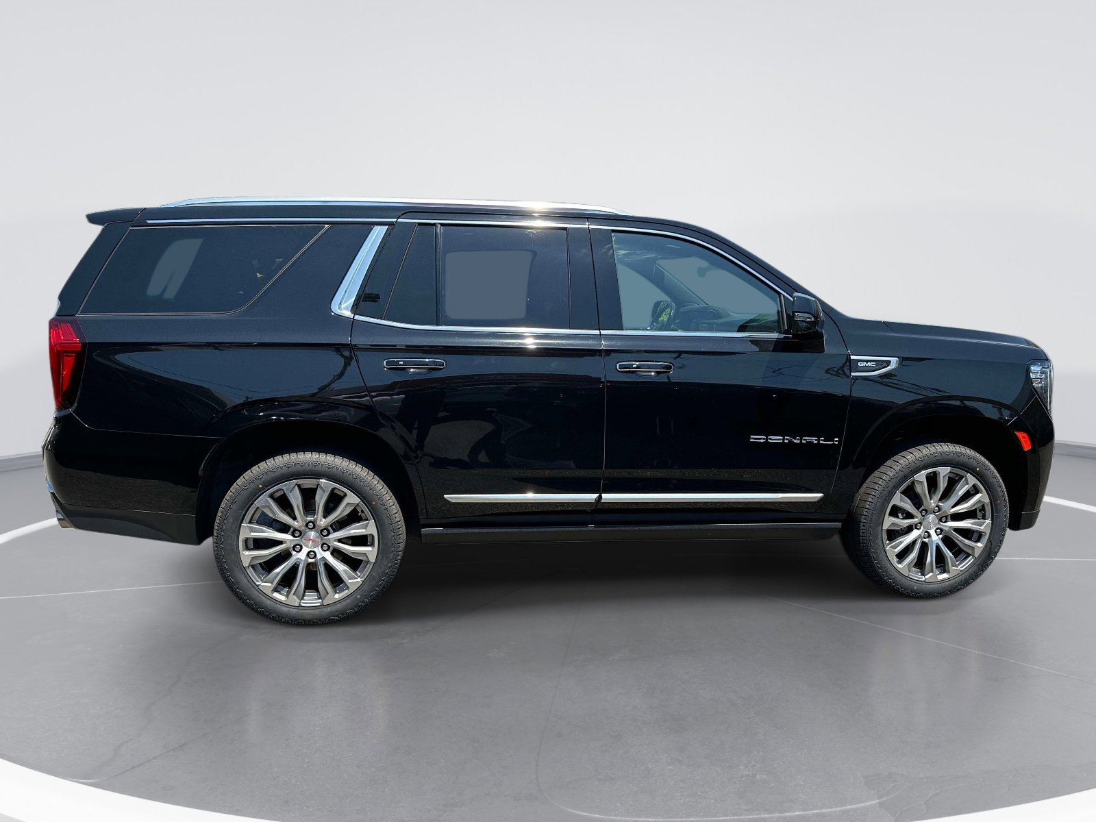 Used 2022 GMC Yukon Denali w/ Denali Ultimate Package AWD/4WD image 4