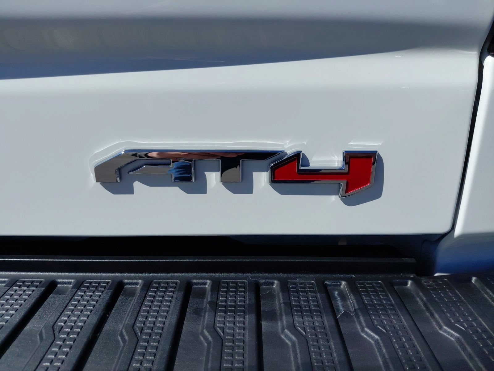 New 2026 GMC Sierra 1500 AT4 w/ AT4 Premium Package AWD/4WD image 17