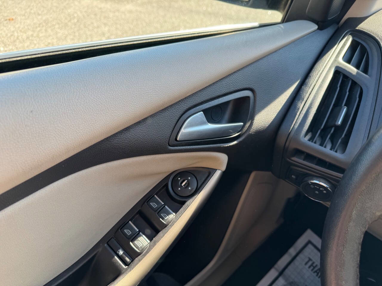 Used 2012 Ford Focus SEL image 26