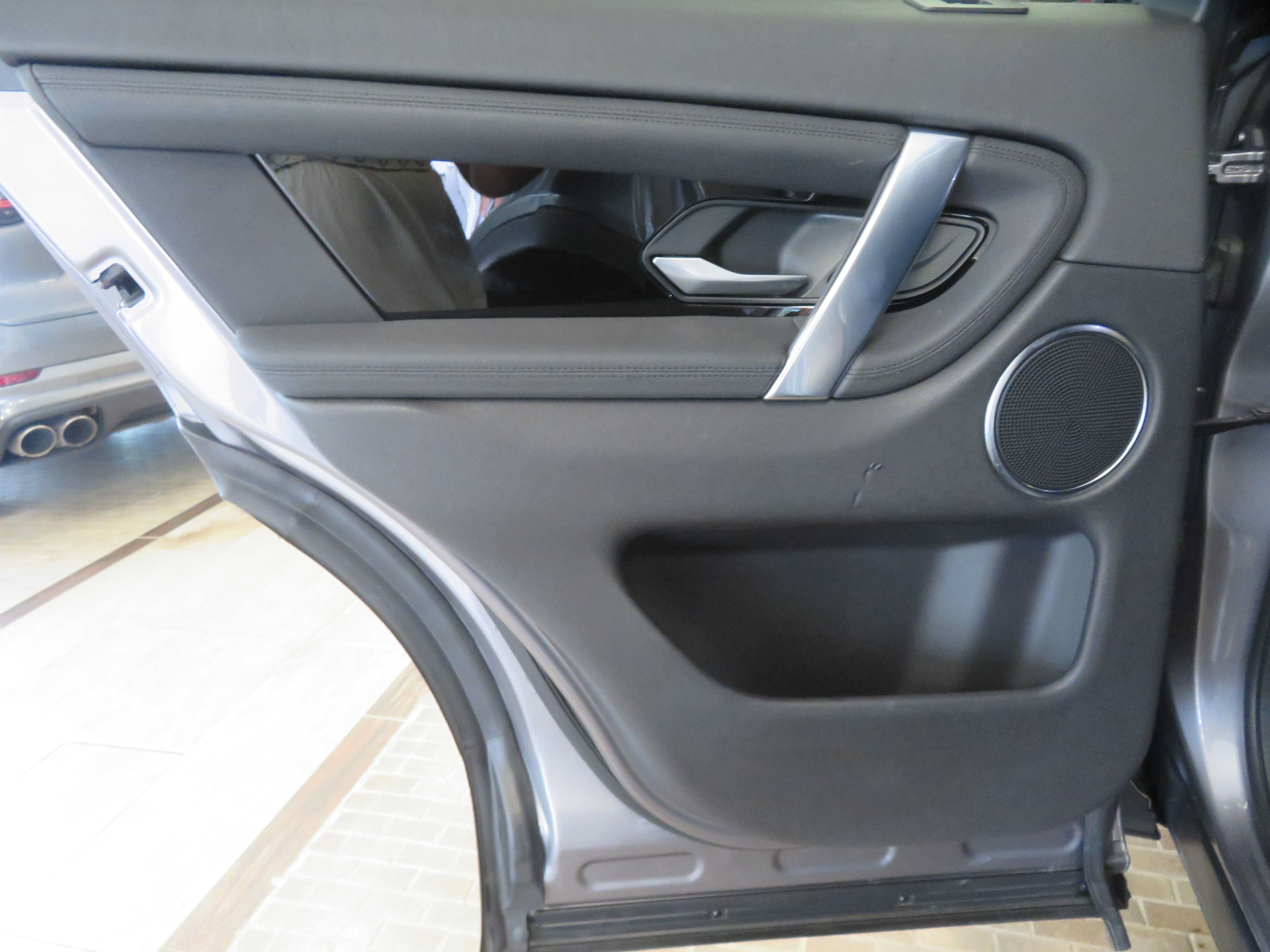 Used 2020 Land Rover Discovery Sport AWD/4WD image 17