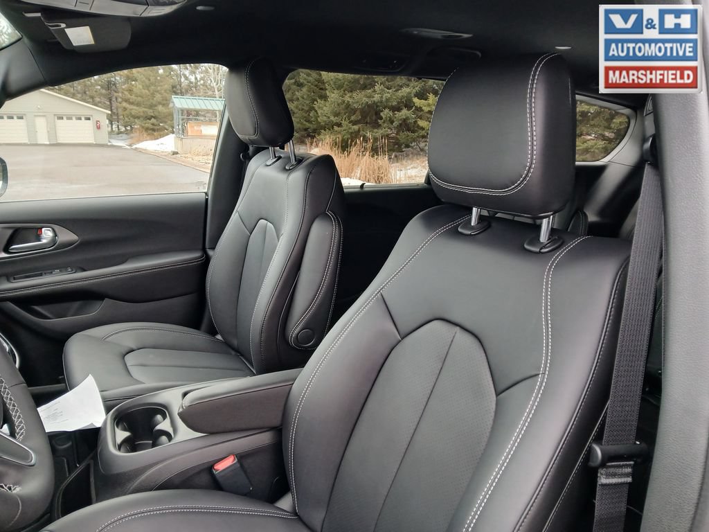 New 2026 Chrysler Voyager LX FWD image 13