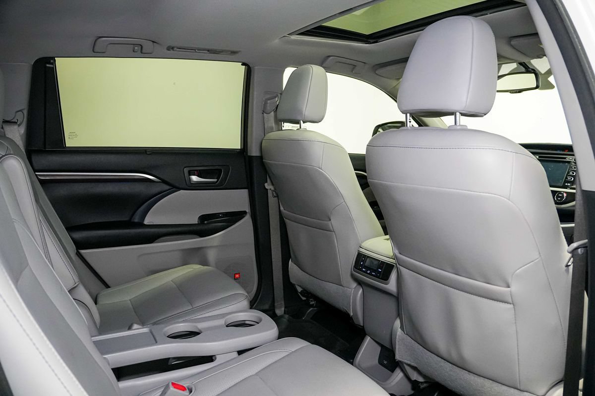 Used 2016 Toyota Highlander Limited FWD image 17