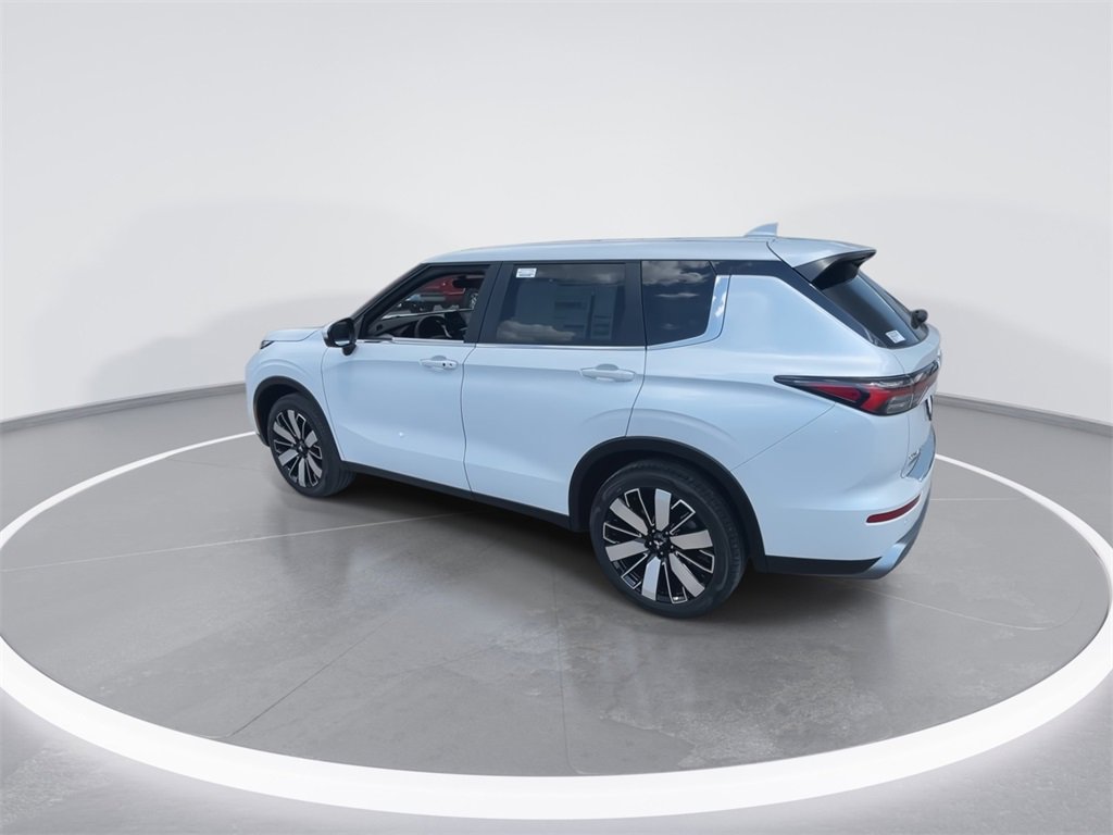New 2025 Mitsubishi Outlander SE image 6