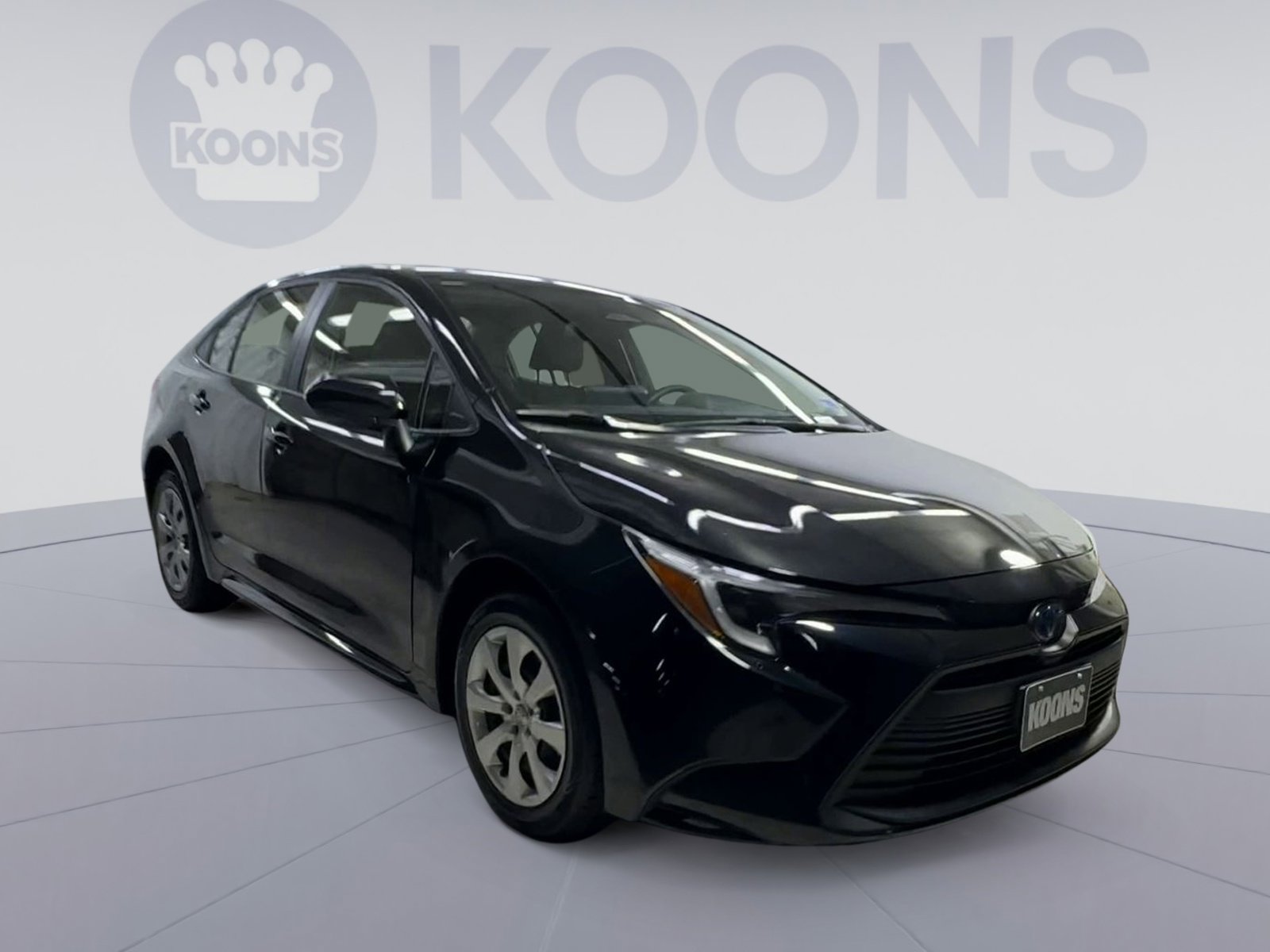 Used 2025 Toyota Corolla LE image 2