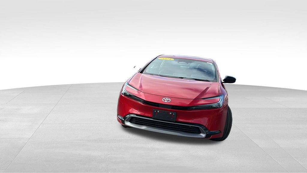 Used 2024 Toyota Prius XLE image 2