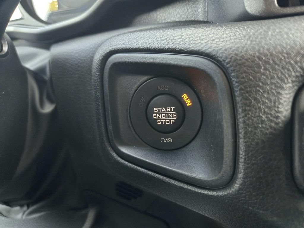 Used 2024 Jeep Wrangler Unlimited w/ Convenience Group AWD/4WD image 33