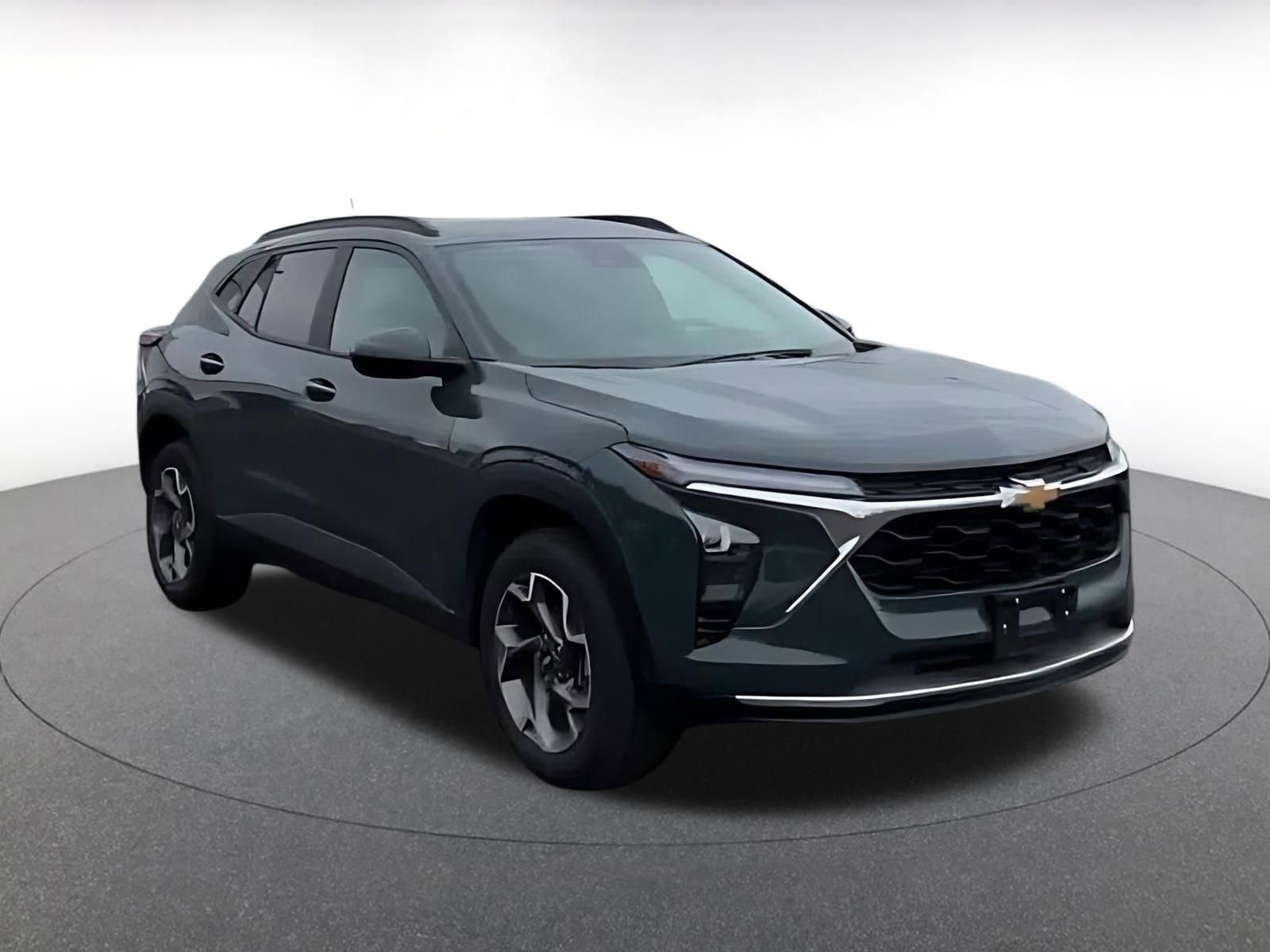 Used 2025 Chevrolet Trax LT FWD image 3
