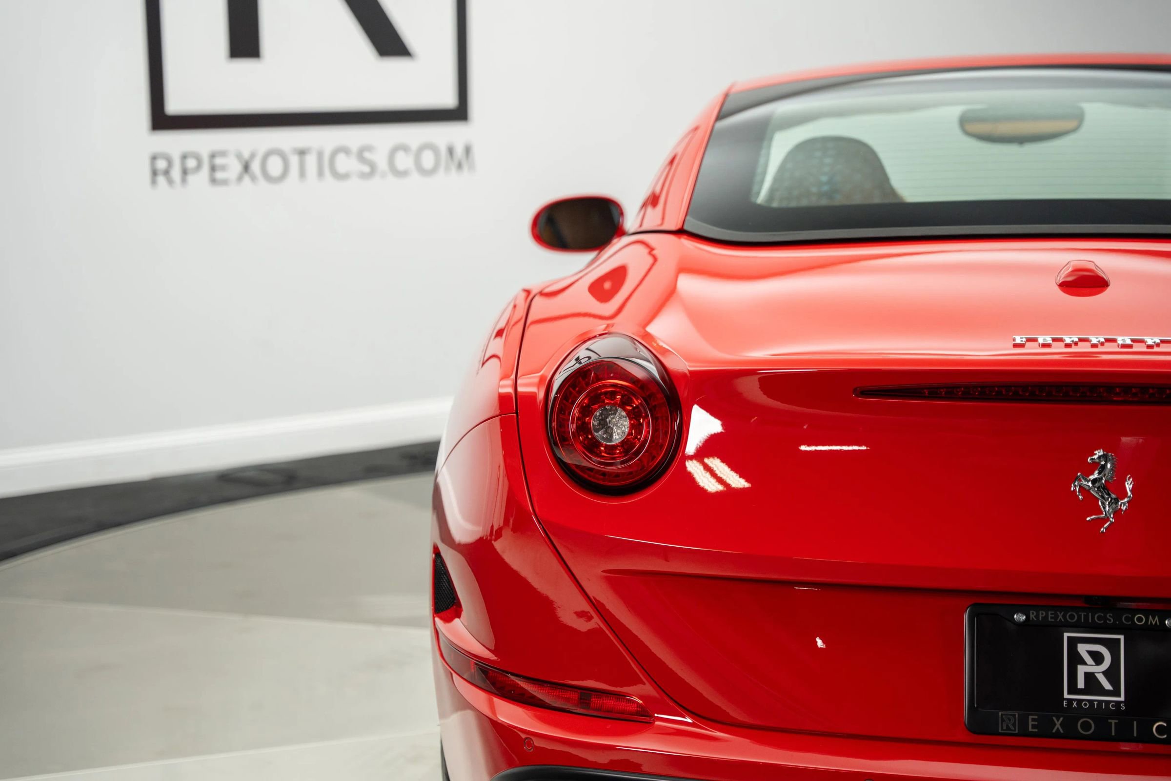 Used 2015 Ferrari California T image 20