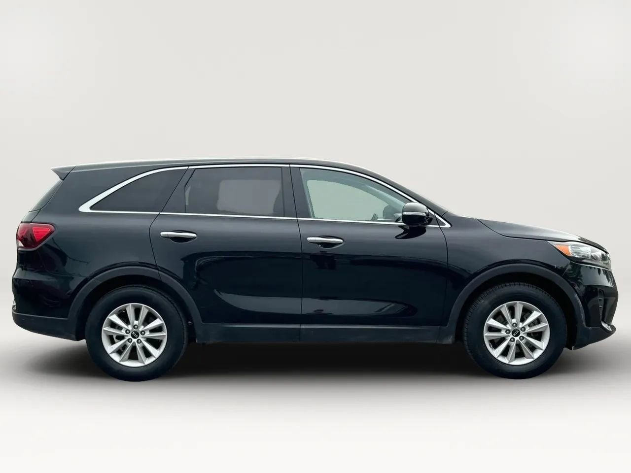 Used 2019 Kia Sorento FWD image 4