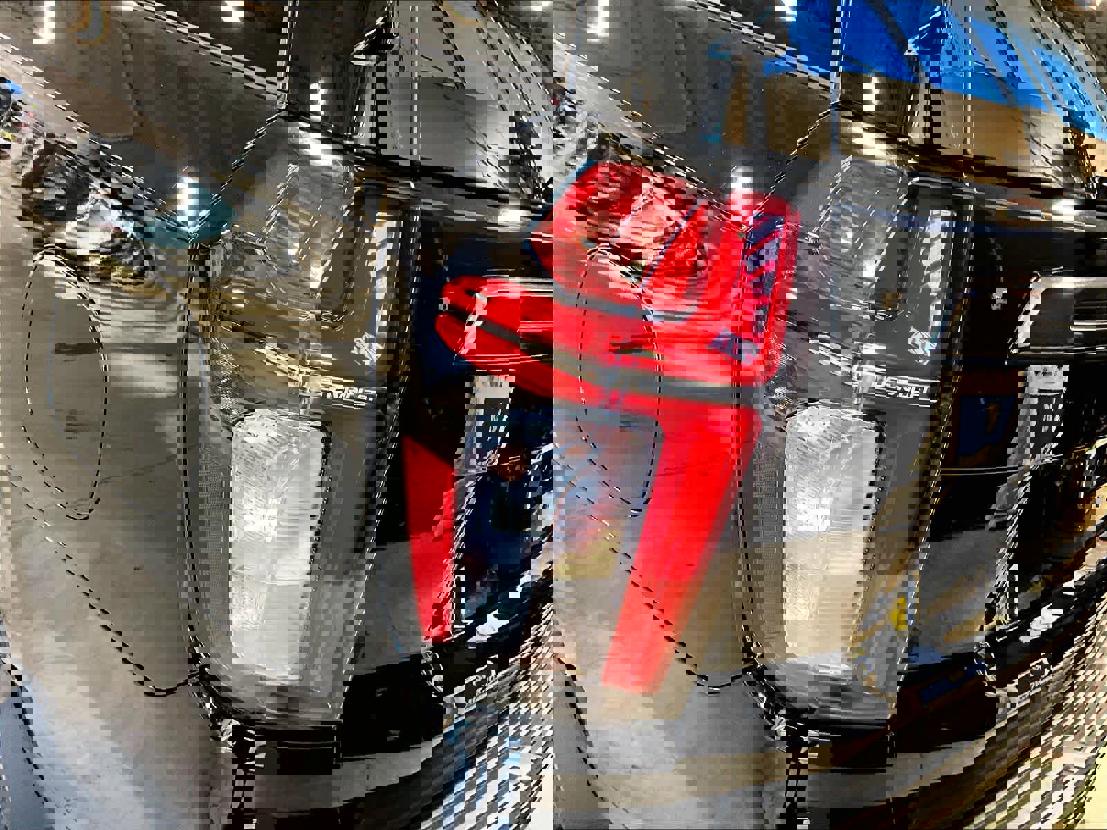 Used 2022 Chevrolet Suburban RST w/ Luxury Package image 35