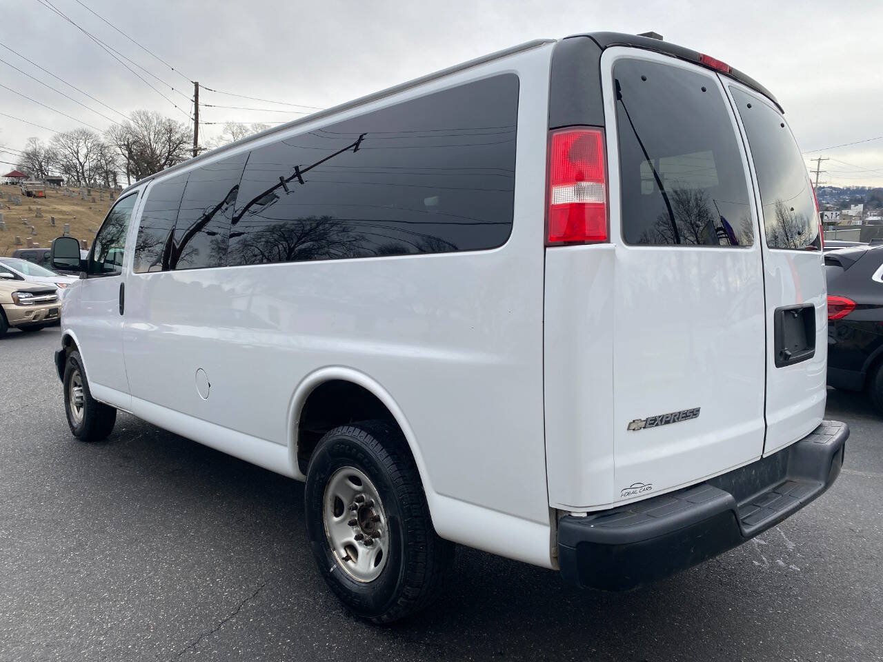 Used 2018 Chevrolet Express 3500 LS RWD image 5
