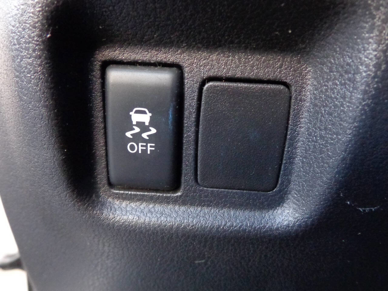 Used 2014 Nissan Versa SV w/ Convenience Package image 17