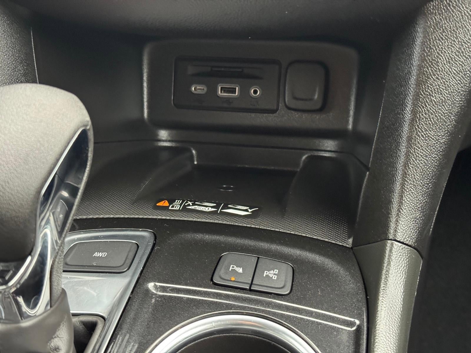 Used 2022 Chevrolet Equinox Premier image 13