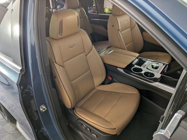 Used 2025 Cadillac Escalade Premium Luxury AWD/4WD image 36