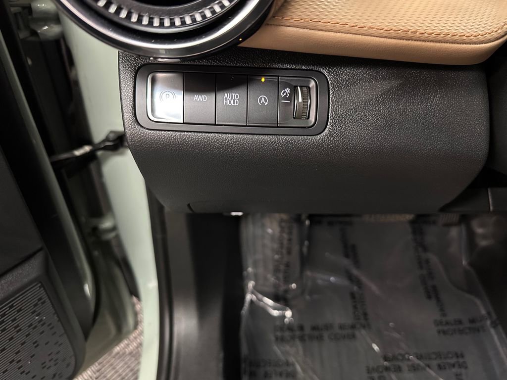 Used 2025 Chevrolet Equinox ACTIV w/ Safety and Technology Package AWD/4WD image 34
