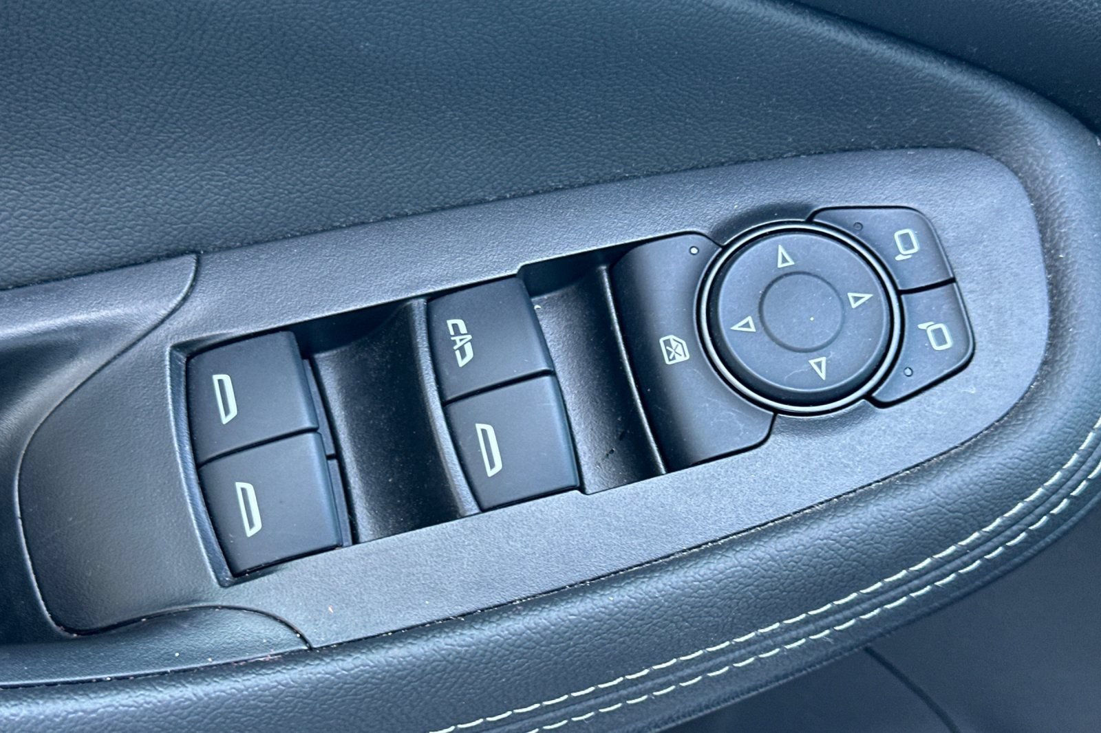 Used 2024 Buick Encore GX Sport Touring FWD image 12