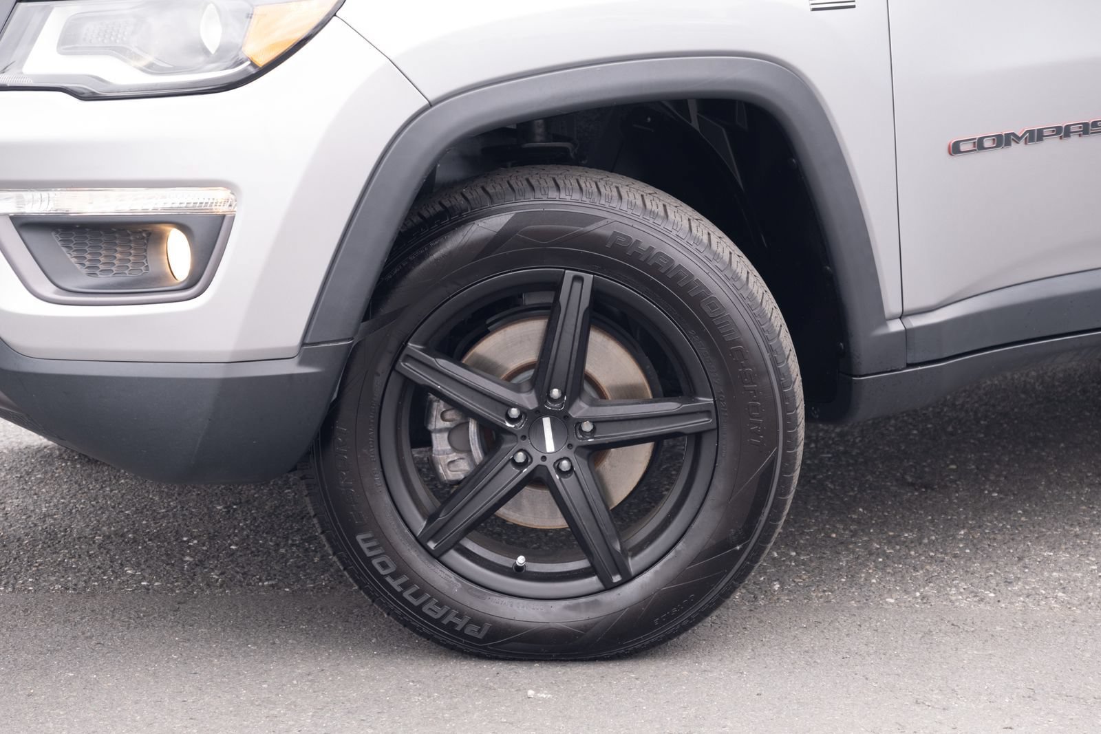 Used 2017 Jeep Compass Trailhawk w/ Leather Interior Group AWD/4WD image 23