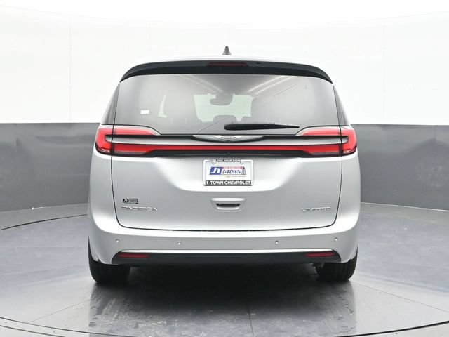 Used 2024 Chrysler Pacifica Limited FWD image 10