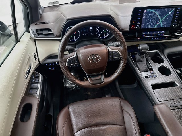 Used 2022 Toyota Sienna Platinum AWD/4WD image 24