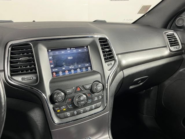 Used 2018 Jeep Grand Cherokee Laredo AWD/4WD image 19