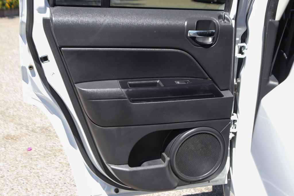 Used 2016 Jeep Patriot Latitude w/ Sun/Sound Group FWD image 29