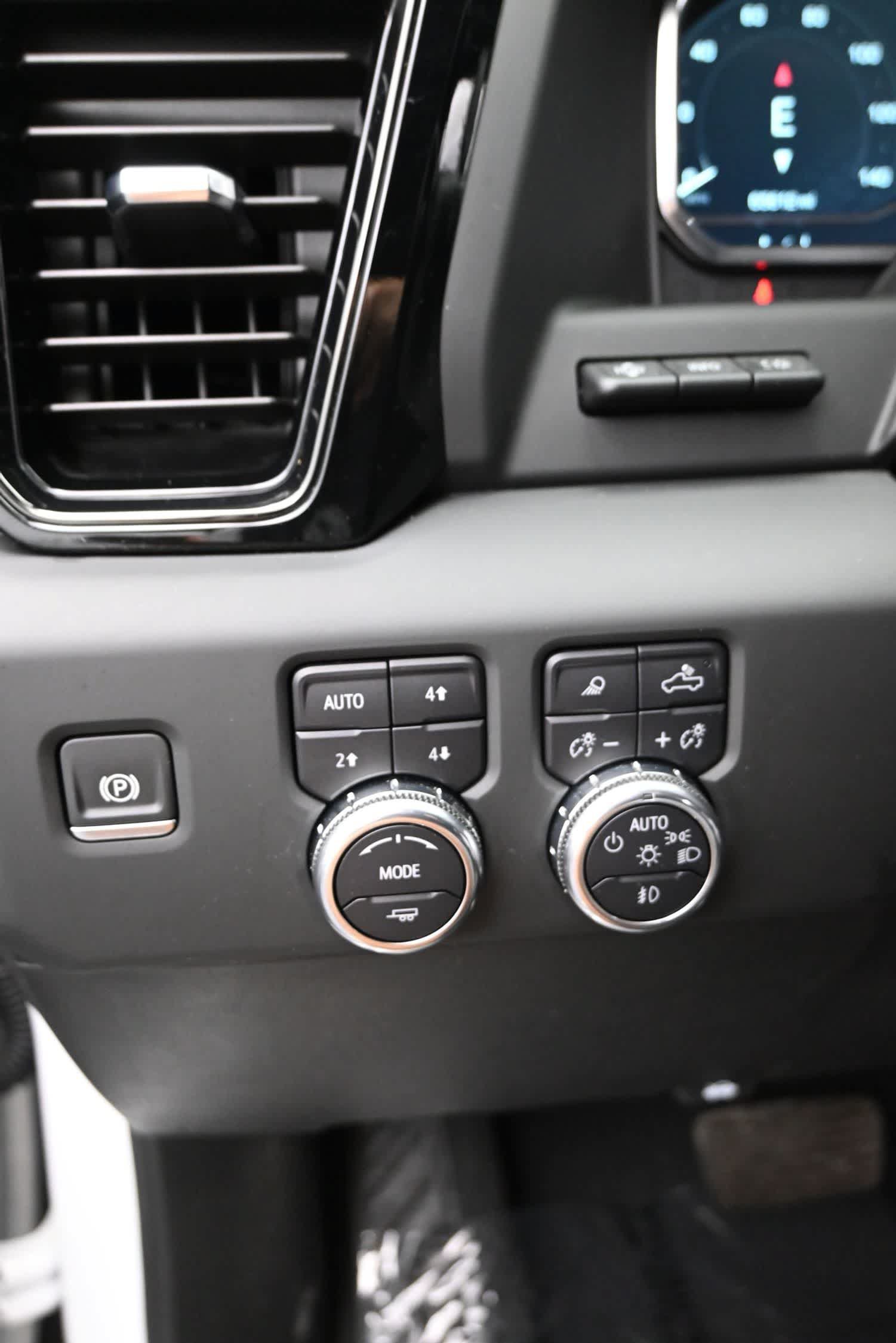 Used 2024 GMC Sierra 2500 AT4 w/ AT4 Premium Plus Package AWD/4WD image 24