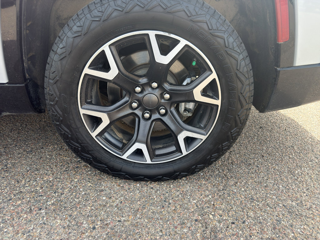 Used 2023 Jeep Wagoneer Series III w/ Preferred Equipment Group image 19