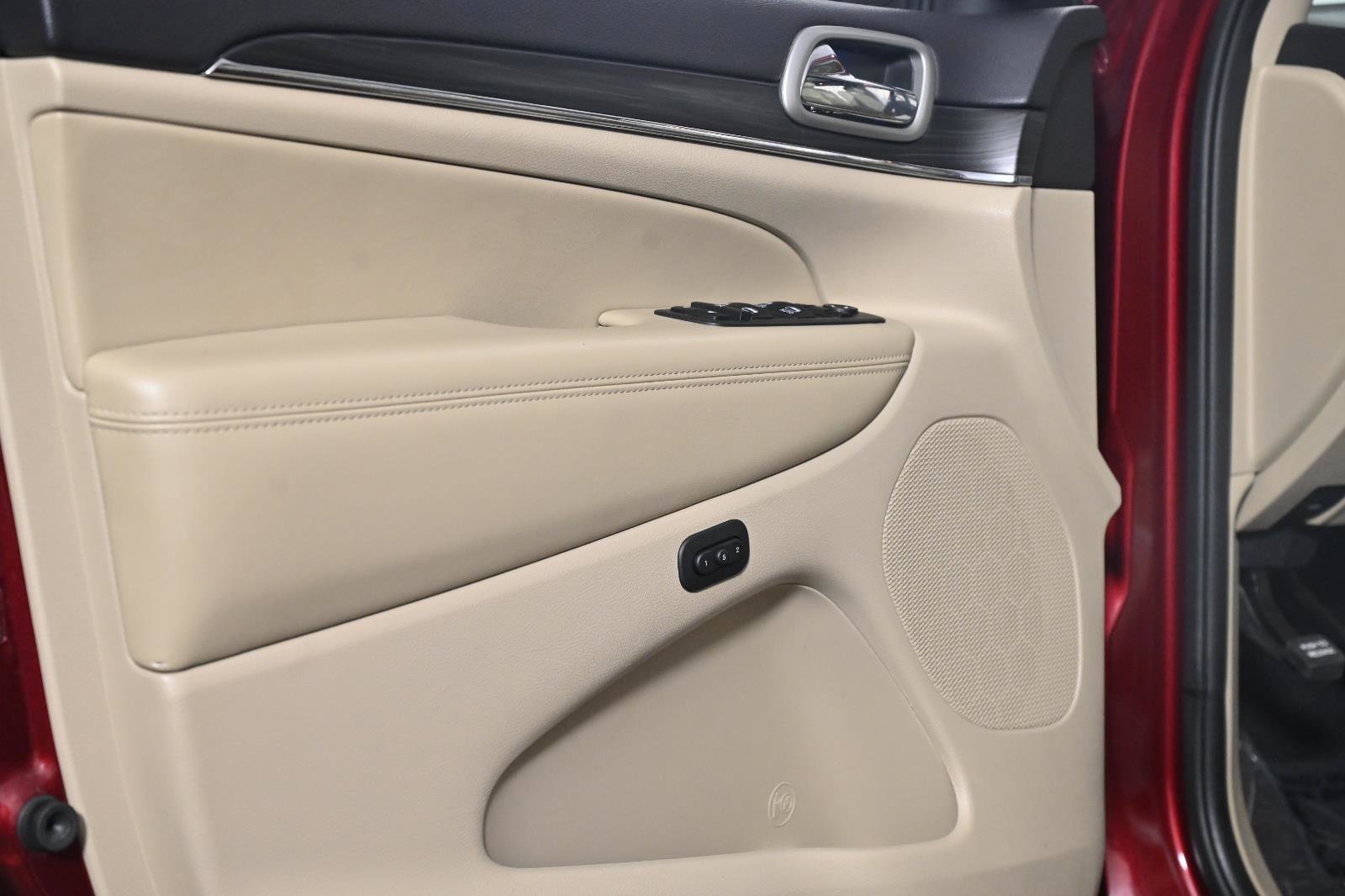 Used 2021 Jeep Grand Cherokee Limited w/ Luxury Group II image 34