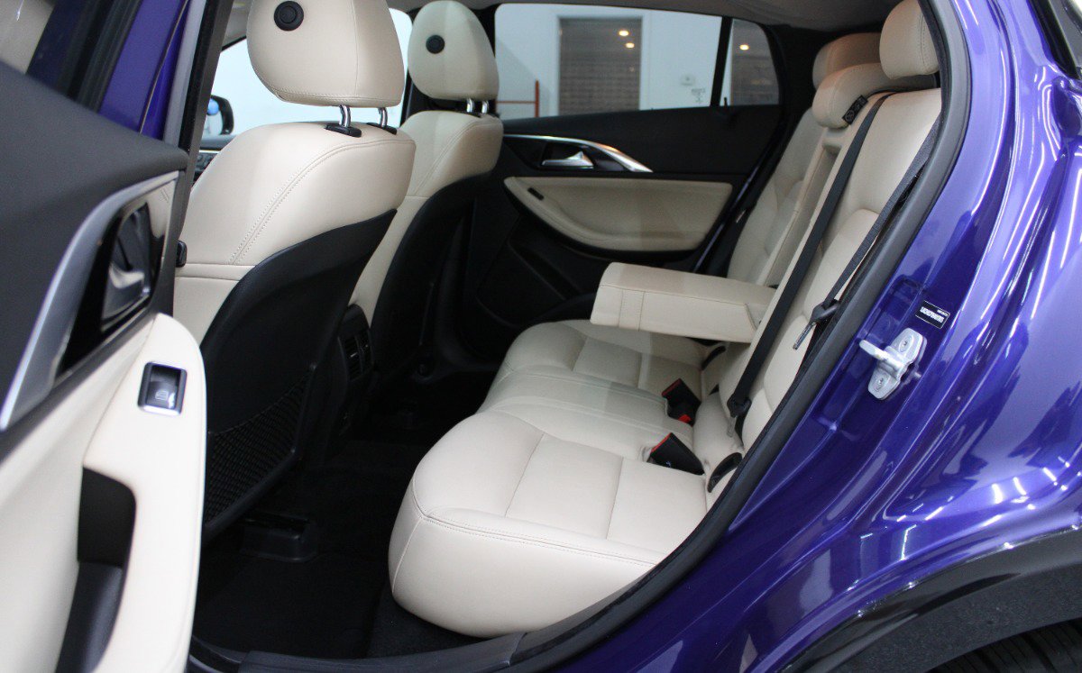 Used 2017 INFINITI QX30 Premium FWD image 8