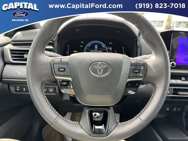 Used 2025 Toyota Camry SE FWD image 32