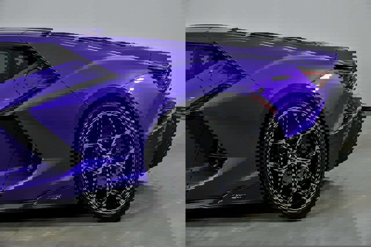 Used 2024 Lamborghini Revuelto image 12