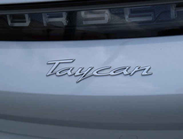 Used 2025 Porsche Taycan image 28