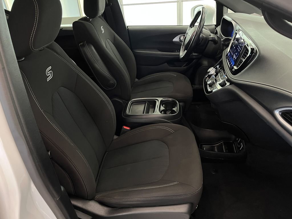 Used 2021 Chrysler Pacifica Touring w/ Cold Weather Group image 31