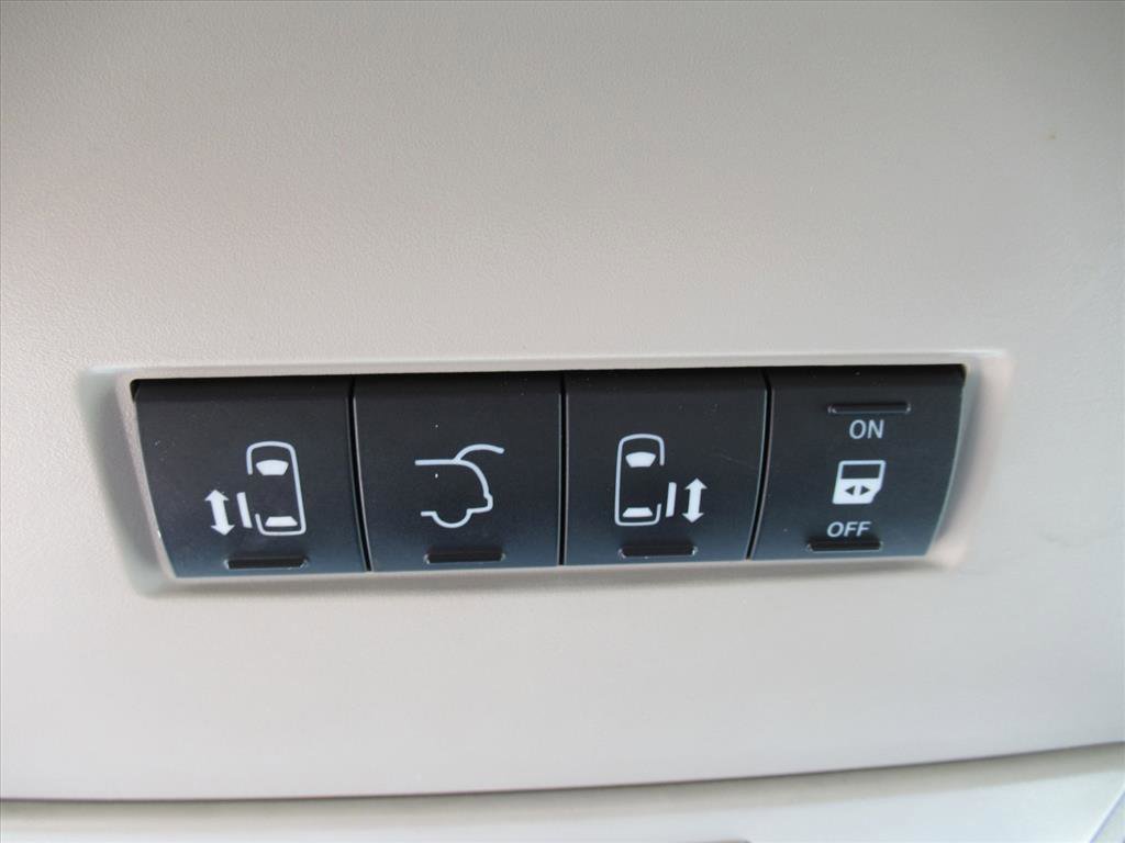 Used 2014 Chrysler Town & Country Touring image 25
