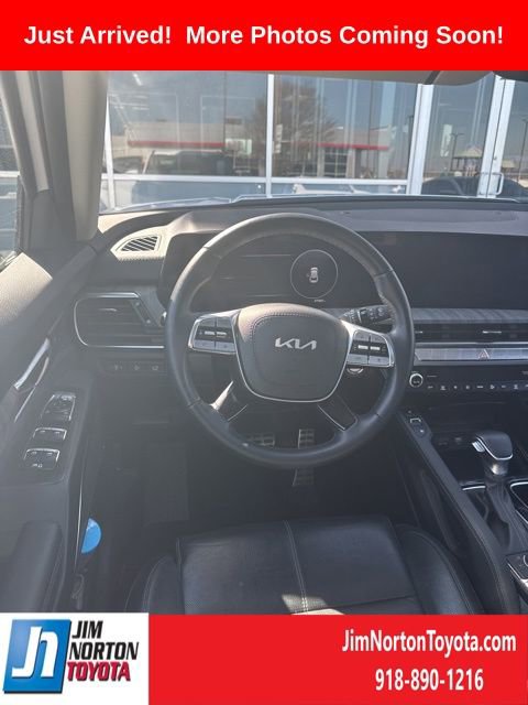 Used 2024 Kia Telluride SX w/ Towing Package image 8