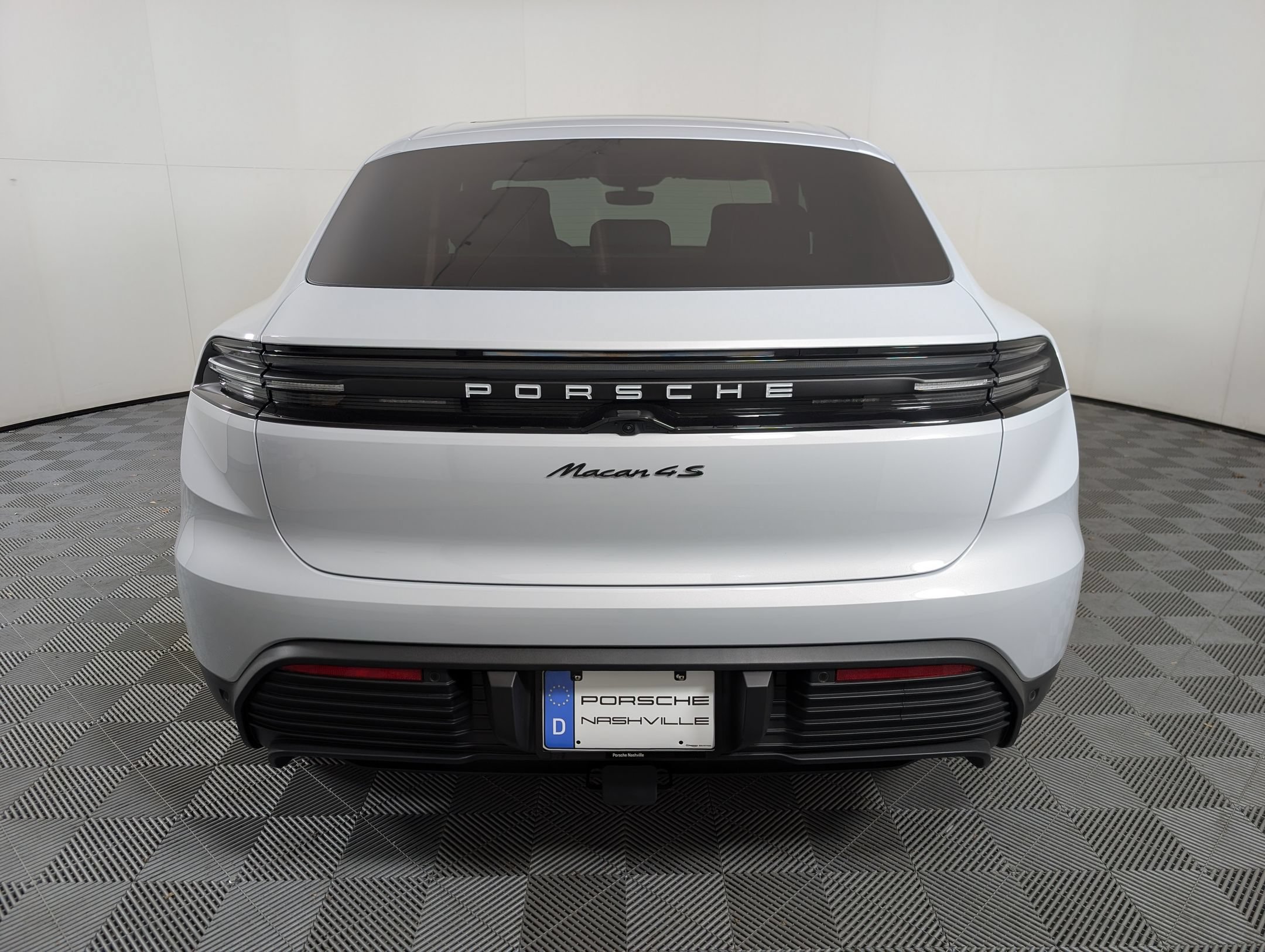 New 2025 Porsche Macan 4S Electric AWD/4WD image 11