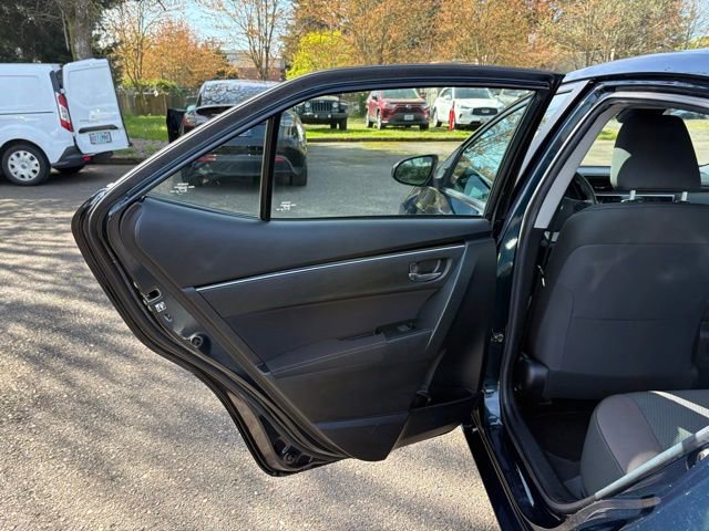 Used 2019 Toyota Corolla LE image 12