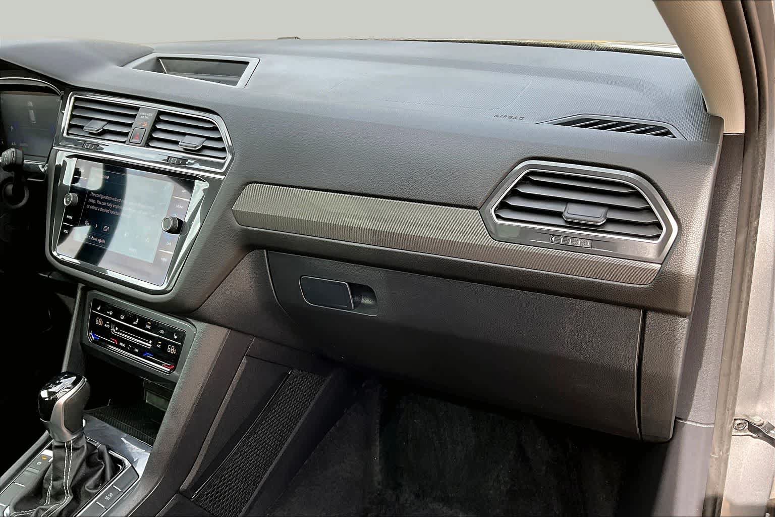 Used 2022 Volkswagen Tiguan SE FWD image 14